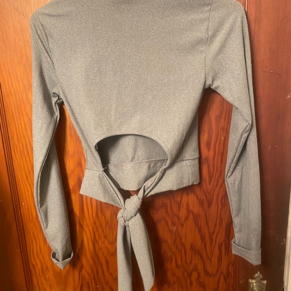 One Step Up crop top - Picture 6 of 10